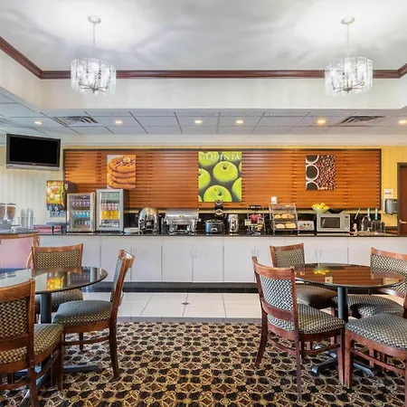 La Quinta By Wyndham Dodge City-3